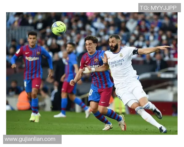 十月二十八日巴萨与皇马巅峰对决直播全程回顾与精彩瞬间分析